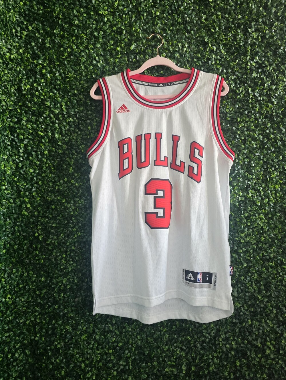 Adidas Men's Bulls White / Red #3 Basketball Wade Jersey Size S